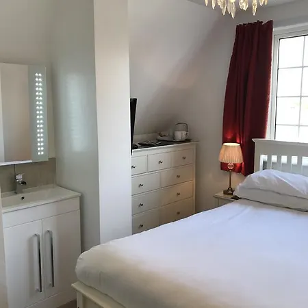 Chellowdene 4*