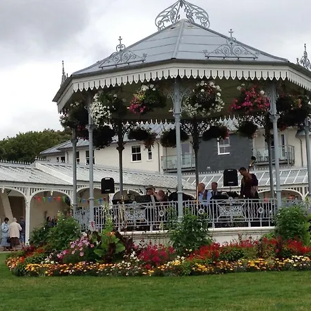 Chellowdene
